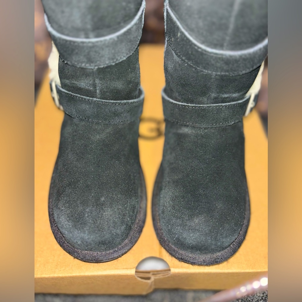 UGG - Picture 6 of 10